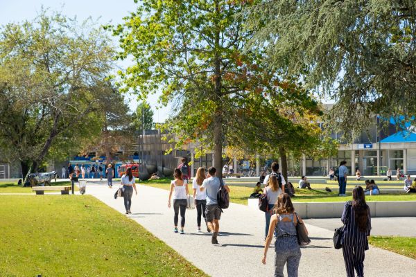 L'UF de Biologie rejoint le réseau France Alumni